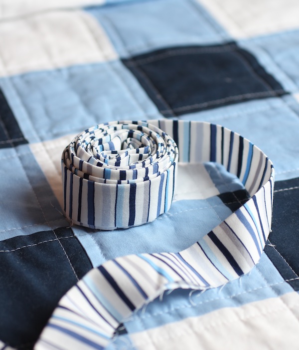binding for navy blue gingham quilt